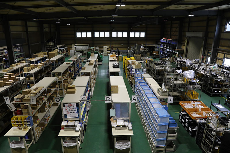 広大な製造フロア